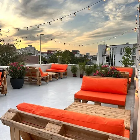 Graffiti Rooftop - Location 3* Bucarest