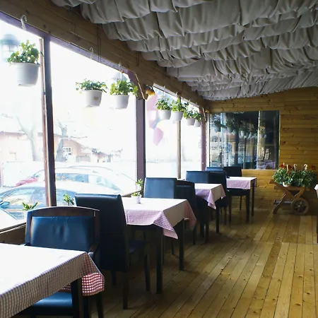 Hotel Graffiti Rooftop - Location 3*