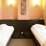 Graffiti Rooftop - Location Hotell 3*