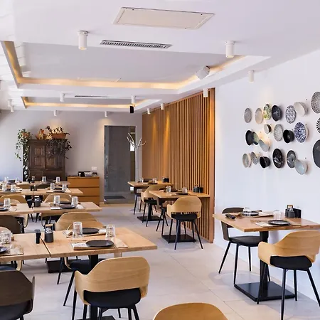 فندق Graffiti Hotel Rooftop - Central Location 3*