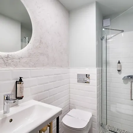 Graffiti Hotel Rooftop - Central Location