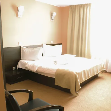 Graffiti Hotel Rooftop - Central Location 3*