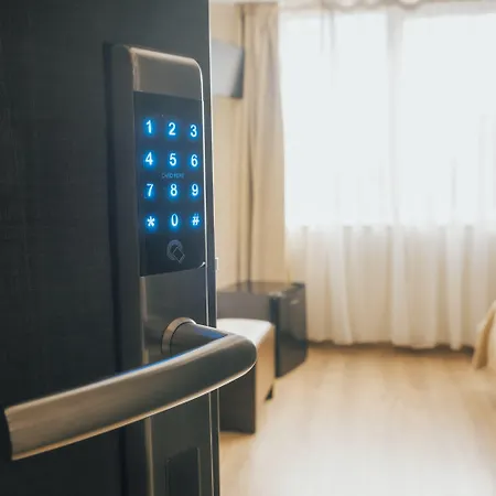 Graffiti Rooftop - Location 3* 布加勒斯特