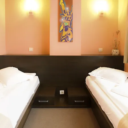 Graffiti Hotel Rooftop - Central Location Hotel 3*