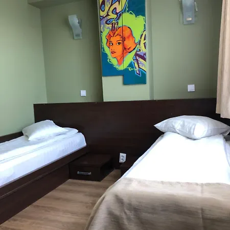 Graffiti Hotel Rooftop - Central Location 3*