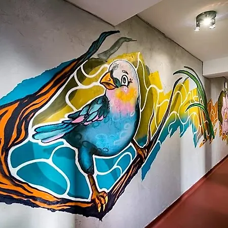 Graffiti Hotel Rooftop - Central Location
