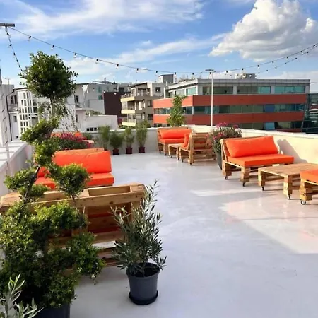 Graffiti Hotel Rooftop - Central Location