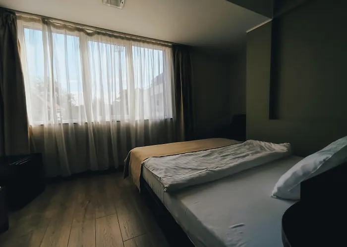 Graffiti Hotel Rooftop - Central Location فندق بوخارست