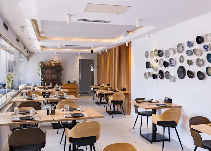 فندق Graffiti Hotel Rooftop - Central Location 3*