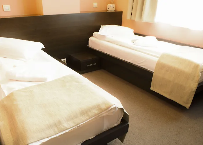 Graffiti Hotel Rooftop - Central Location بوخارست