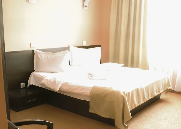 Graffiti Hotel Rooftop - Central Location 3*