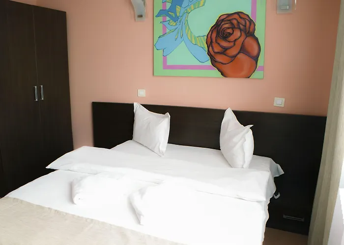 فندق Graffiti Hotel Rooftop - Central Location