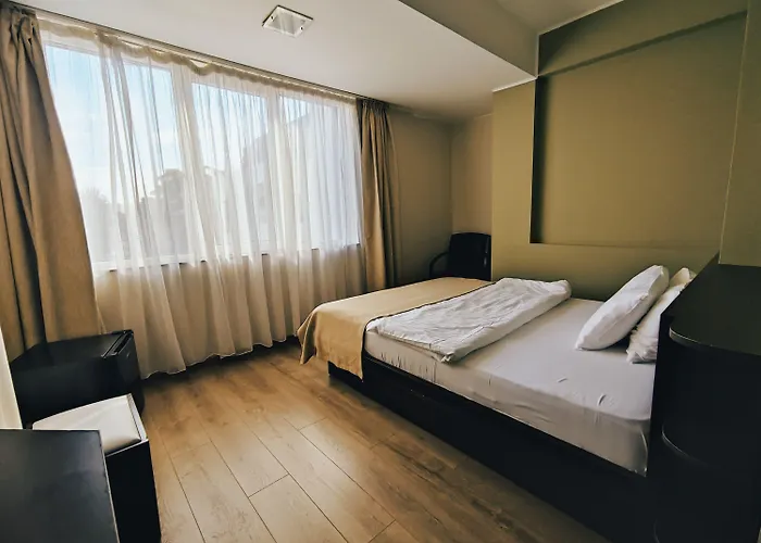 Graffiti Hotel Rooftop - Central Location