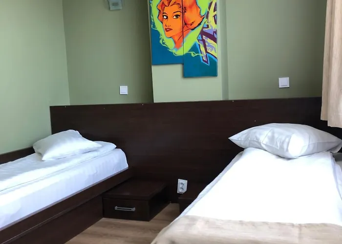 Graffiti Hotel Rooftop - Central Location 3*