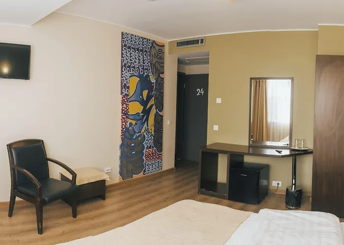 Graffiti Hotel Rooftop - Central Location 3*